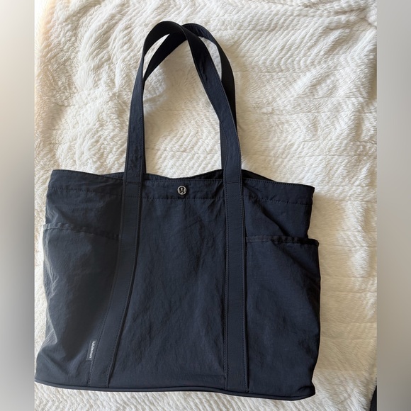 lululemon athletica Handbags - Lululemon Daily Multi-Pocket Tote 20L